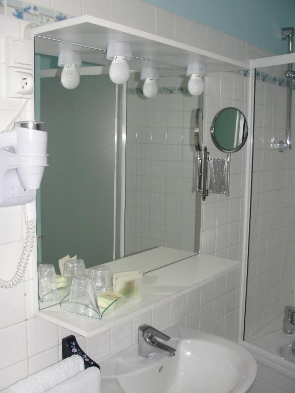 Hotel Du Chateau Витре Номер фото