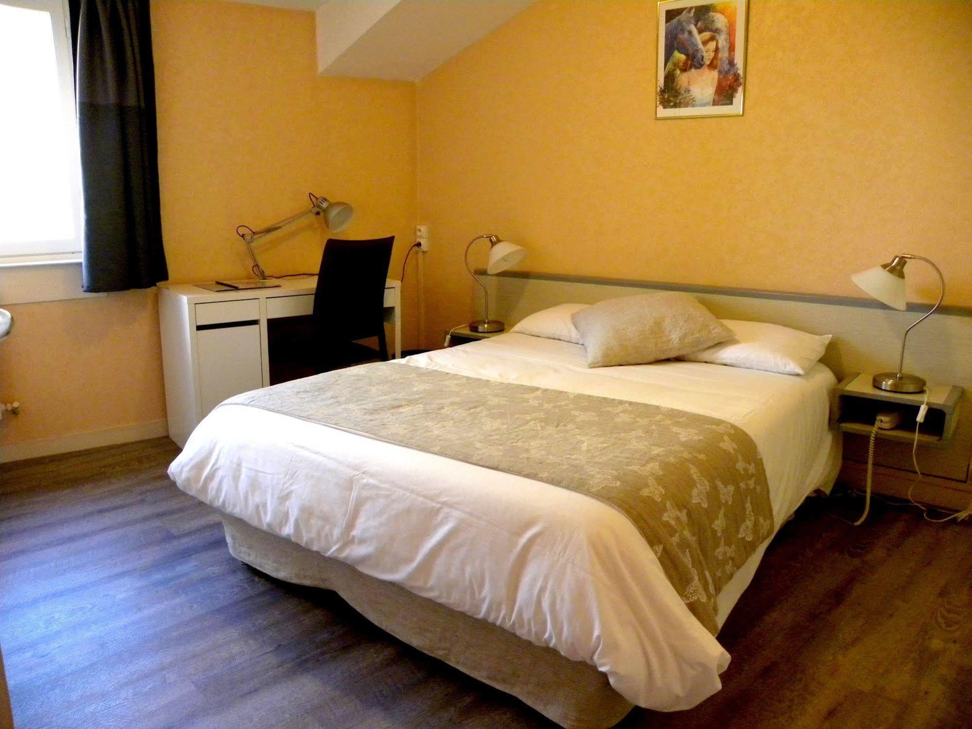 Hotel Du Chateau Витре Экстерьер фото