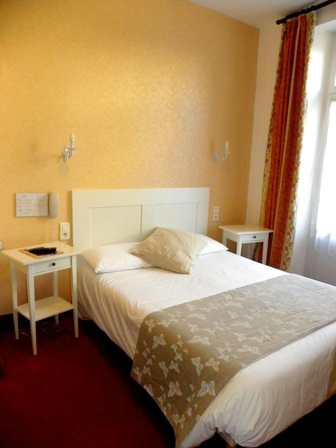 Hotel Du Chateau Витре Экстерьер фото